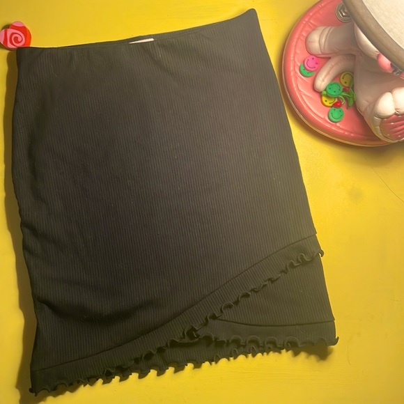 Sunday Best ♥️ black skirt with ruffled hem - Picture 1 of 5